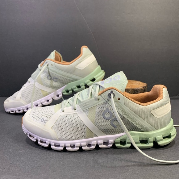 On Running CloudFlow V3 Women’s Running & Walking sneakers // Shoe Size- 6 - Picture 2 of 10
